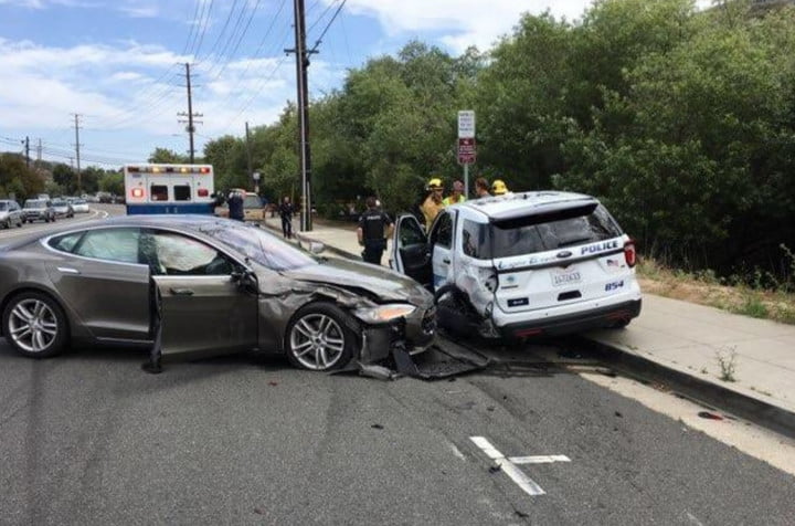 tesla_crash_with_police_car_via_laguna_beach_police_department_on_twitter.jpeg