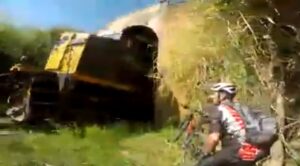 train_emerging_from_tunnel_source_jedson_gil_miranda_on_facebook.jpg