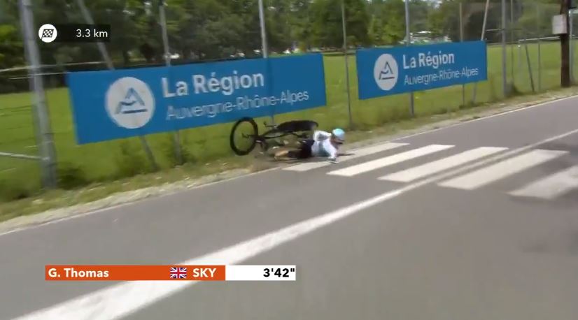 geraint_thomas_dauphine_2018_crash_via_twitter.jpg