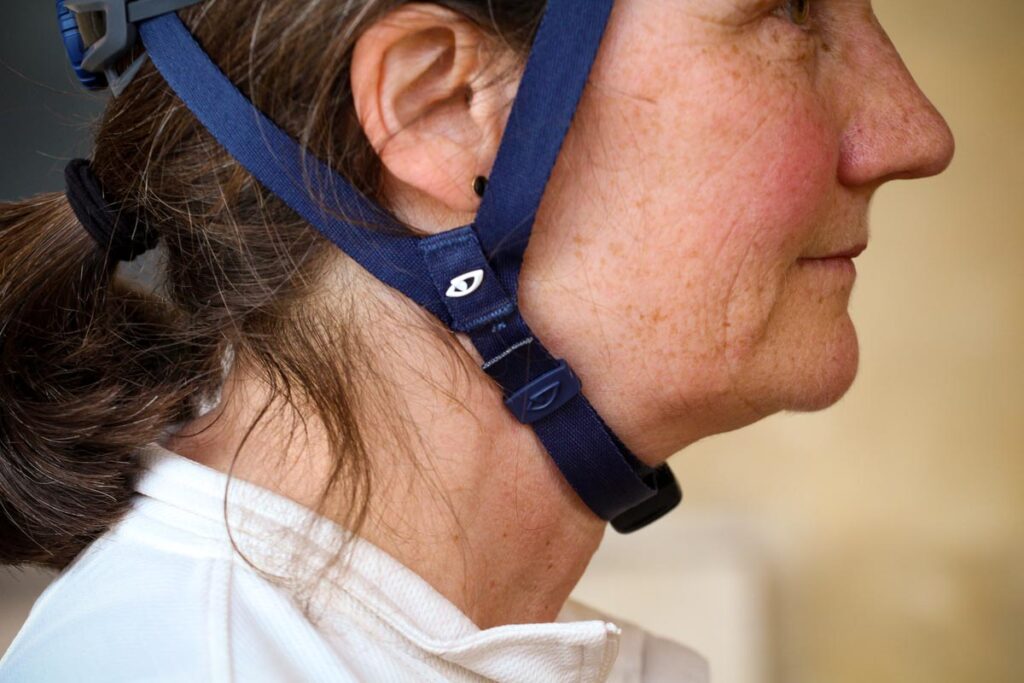 giro_vasona_mips_womens_helmet_-_strap_2.jpg