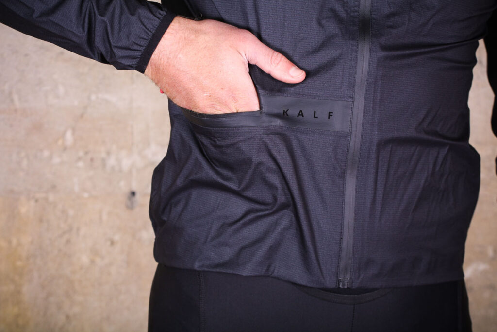 kalf_flux_lightweight_jacket_-_pocket.jpg
