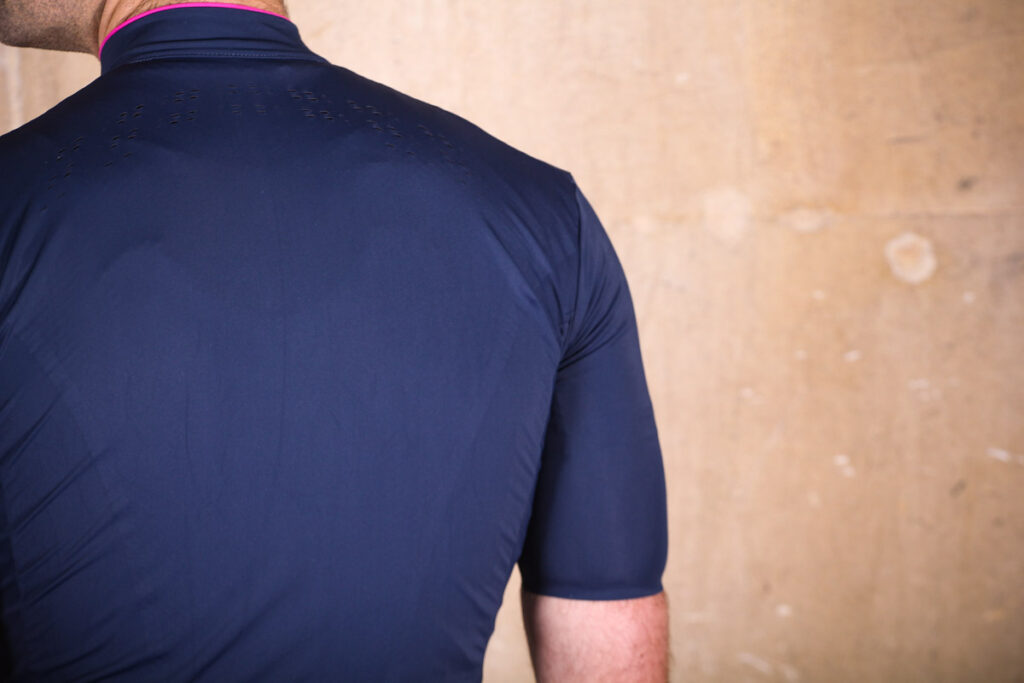 shimano_evolve_jersey_-_back_detail.jpg