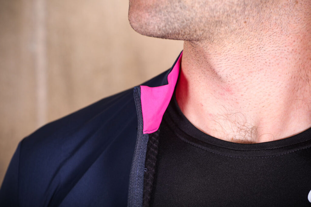 shimano_evolve_jersey_-_collar_detail.jpg