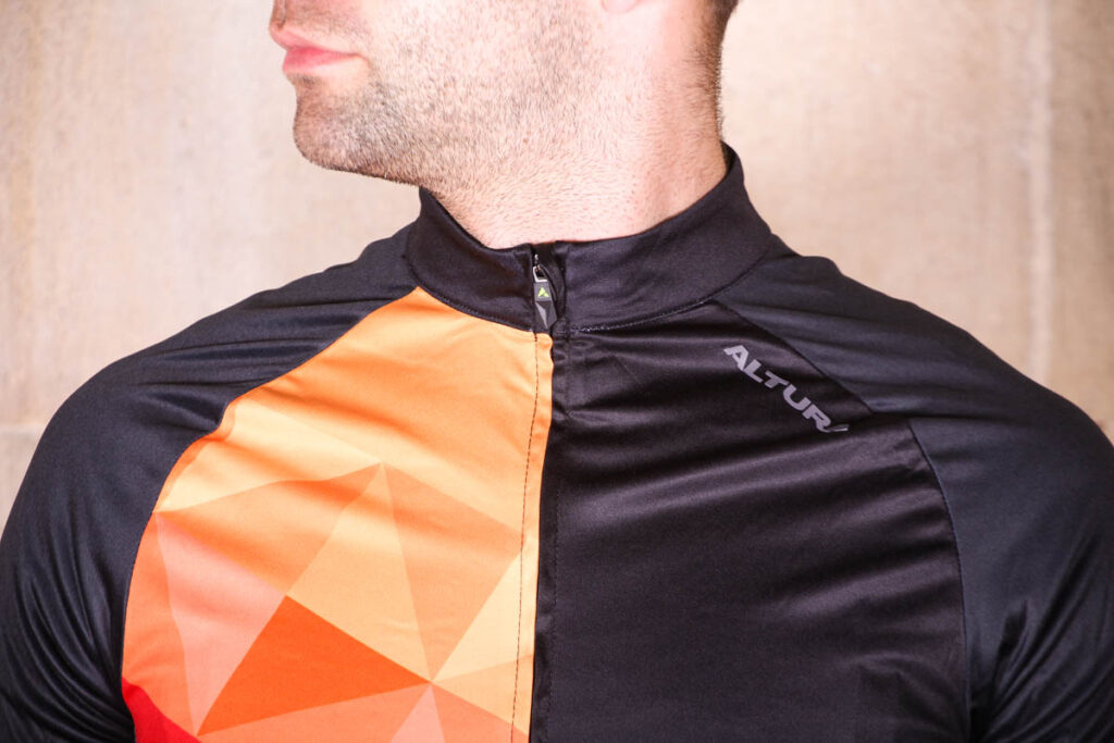 altura_peloton_short_sleeve_jersey_mosaic_-_collar.jpg
