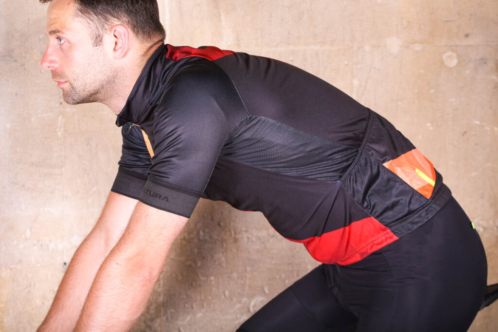 altura_peloton_short_sleeve_jersey_mosaic_-_riding.jpg