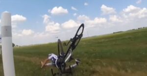 Chris Foome Tour de France 2018 Stage 1 crash.JPG