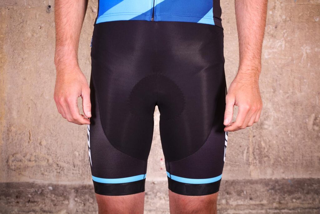giant_elevate_bib_shorts.jpg