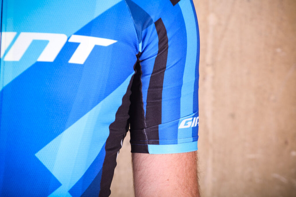 giant_elevate_short_sleeve_jersey_-_sleeve.jpg