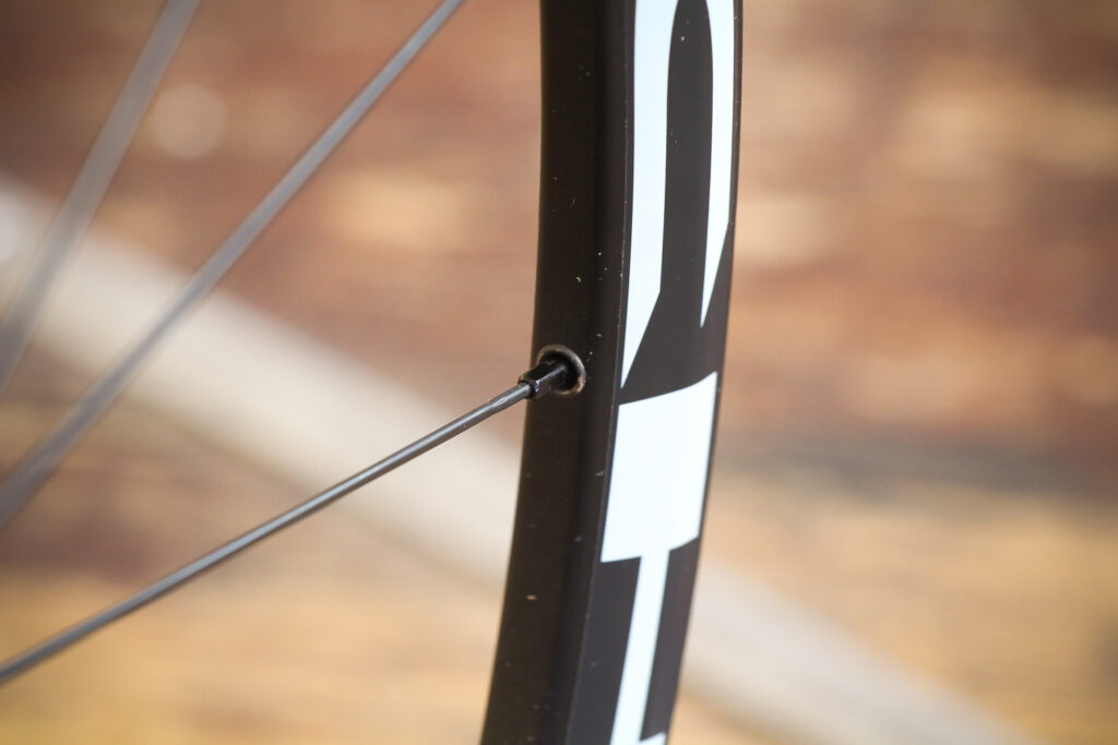 Miche Syntium AXY Disc Black Wheels – spoke.jpg