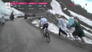 Spectator waves giant inhaler at Chris Froome