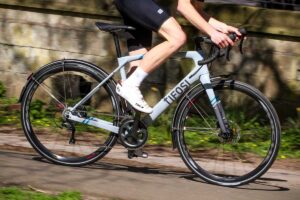 tifosi_cavazzo_commuter_tiagra_-_riding_1.jpg