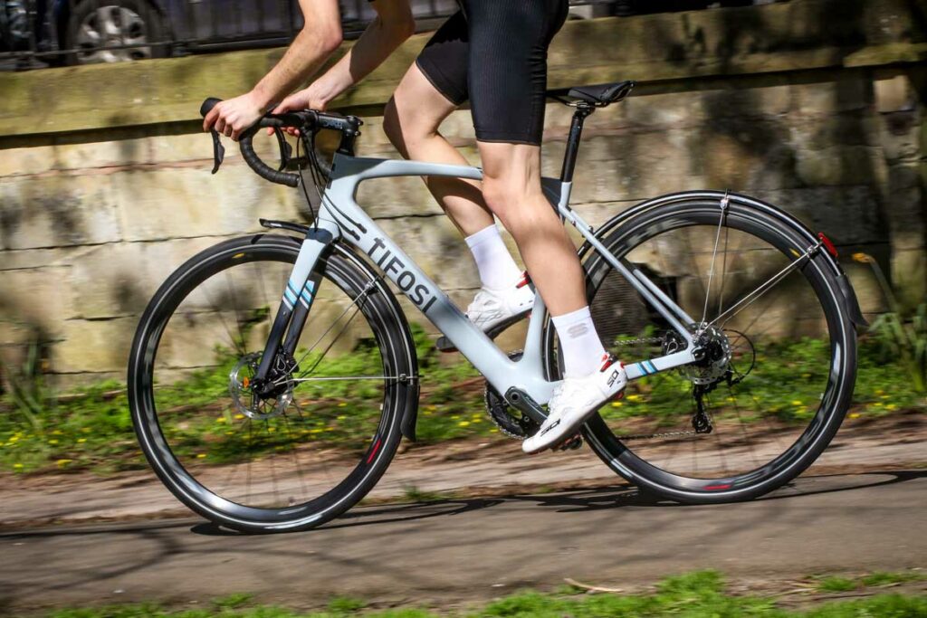 tifosi_cavazzo_commuter_tiagra_-_riding_2.jpg
