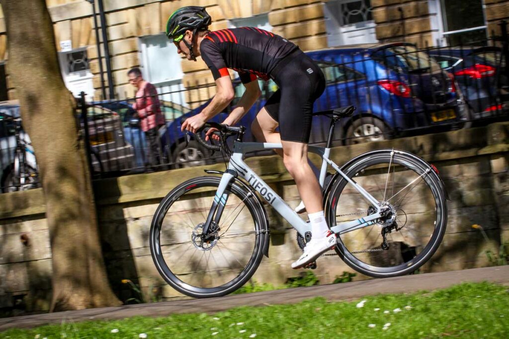 tifosi_cavazzo_commuter_tiagra_-_riding_4.jpg