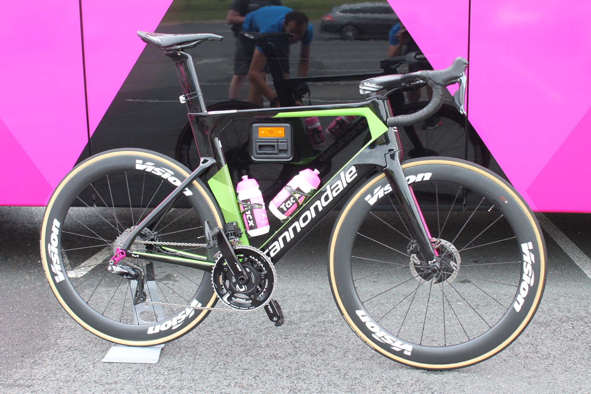 tour_tech_2018-_vanmarke_cannondale_systemsix_-_1