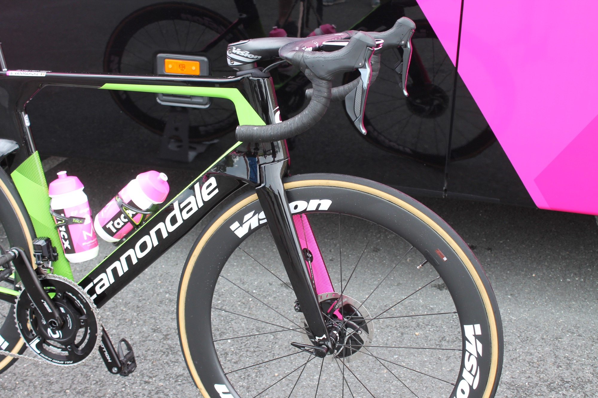 tour_tech_2018-_vanmarke_cannondale_systemsix_-_2