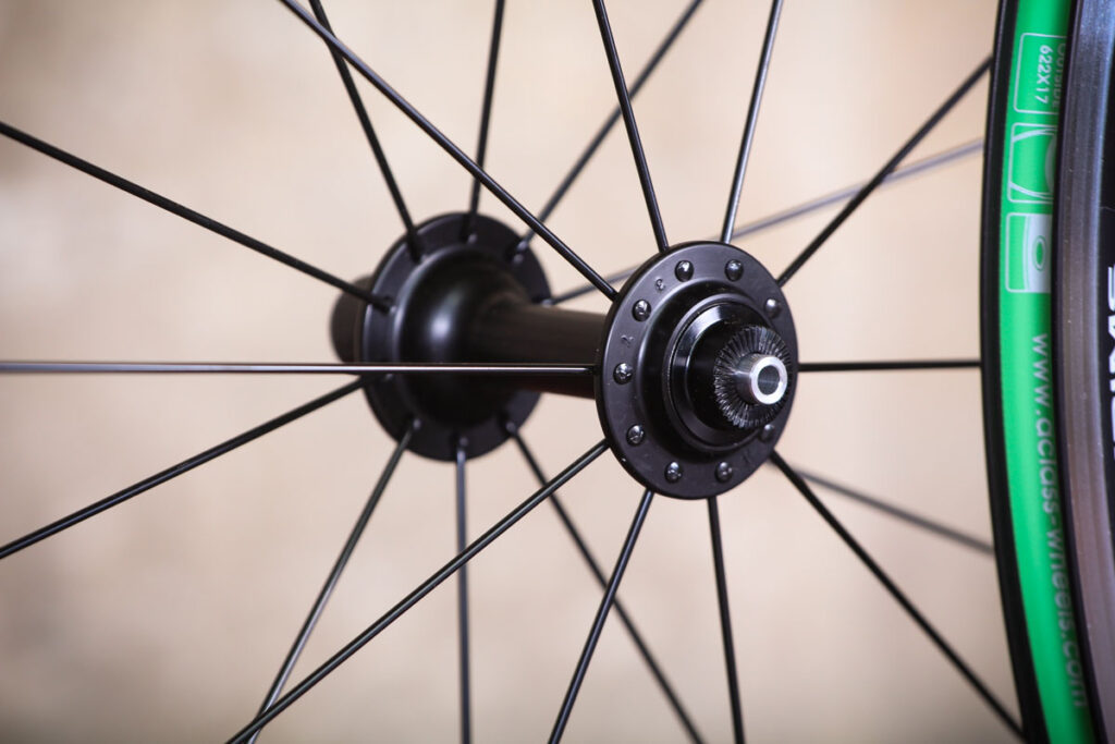 _alx265_700c_qr_road_wheels_tl-ready_-_front_hub.jpg