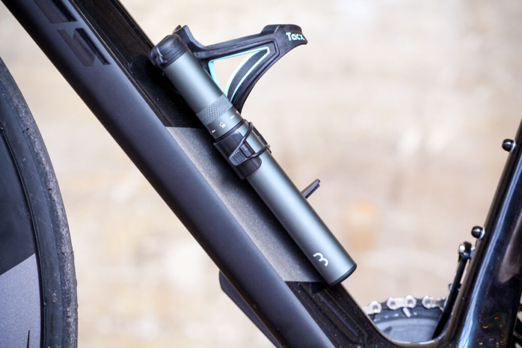 bbbsamuraitelescopicminipump-onbike.jpg