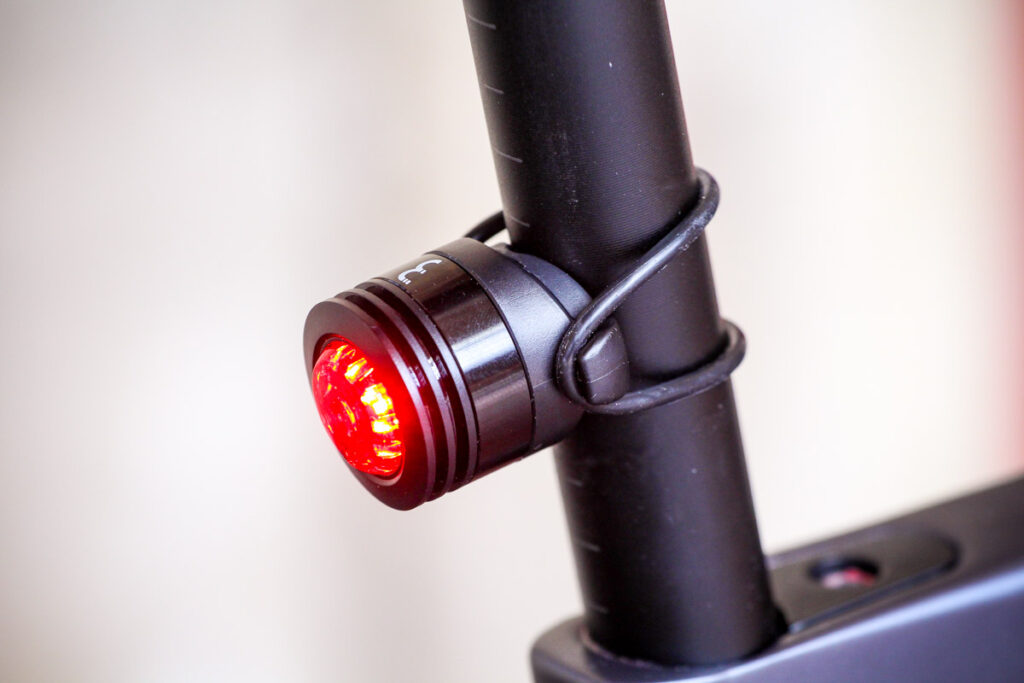 bbb_spycombo_usb_front_and_rear_light_set_-_rear.jpg
