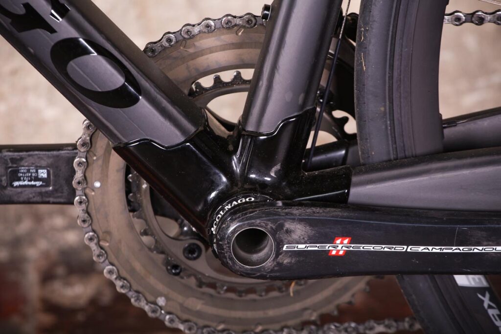 colnago_c64_-_bottom_backet.jpg