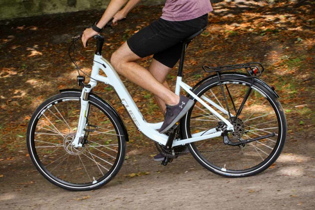 cube_touring_pro_-_riding_2.jpg