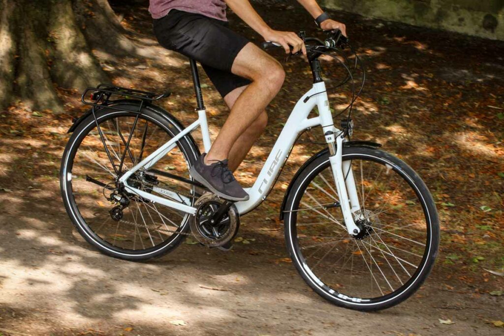 cube_touring_pro_-_riding_3.jpg