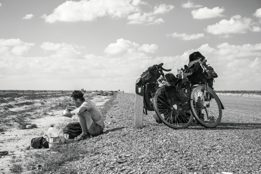 escape_by_bike_-_a_lunch_of_instant_noodles_in_uzbekistan_concocted_in_minutes_c_joshua_cunningham_2018.jpg