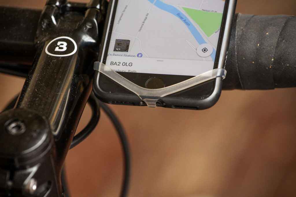 finn_transparent_phone_holder_-_detail.jpg