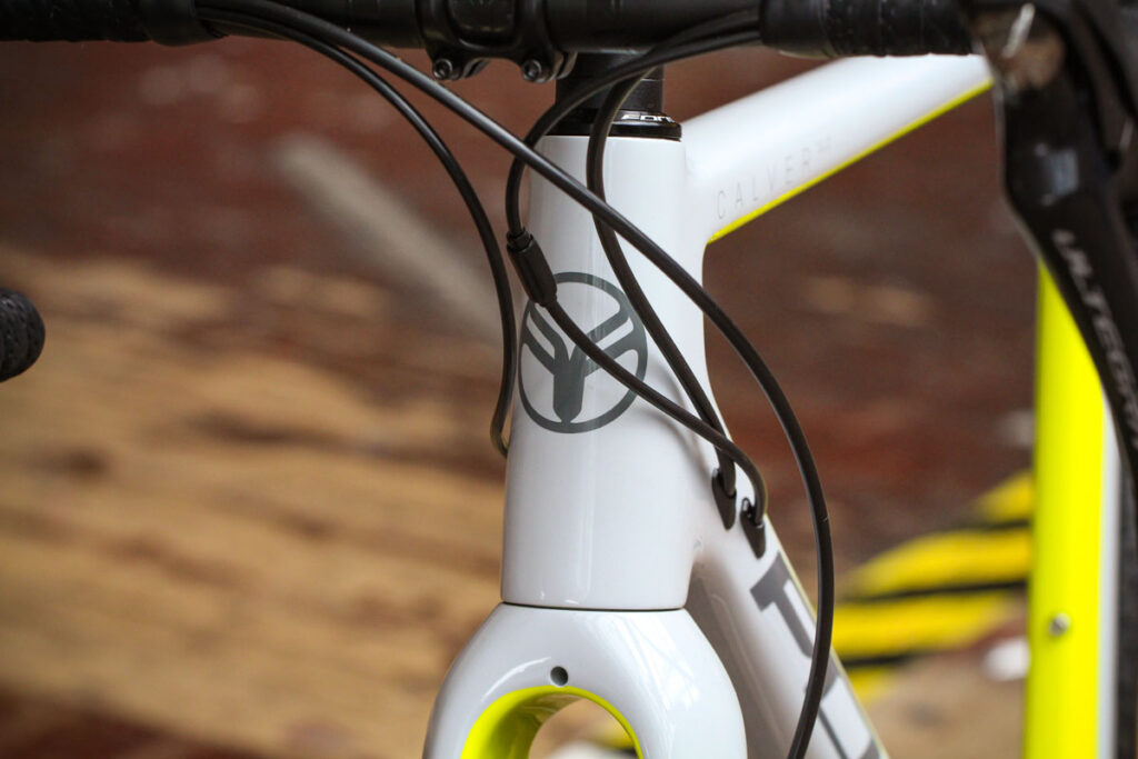 forme_calver_slc_-_head_tube_badge.jpg