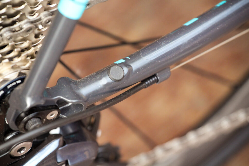 genesis_volare_disc_853_frameset_-_stays_detail.jpg