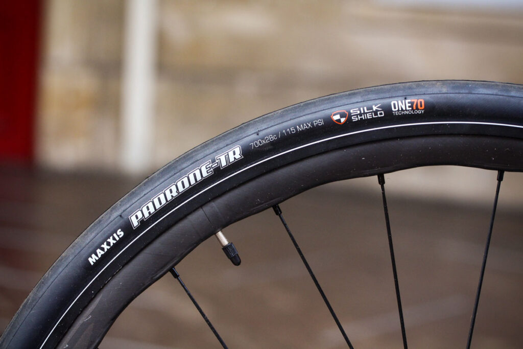 genesis_volare_disc_853_frameset_-_tyre.jpg