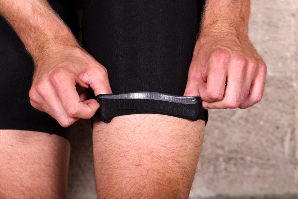 giro_chrono_pro_bib_shorts_-_gripper.jpg