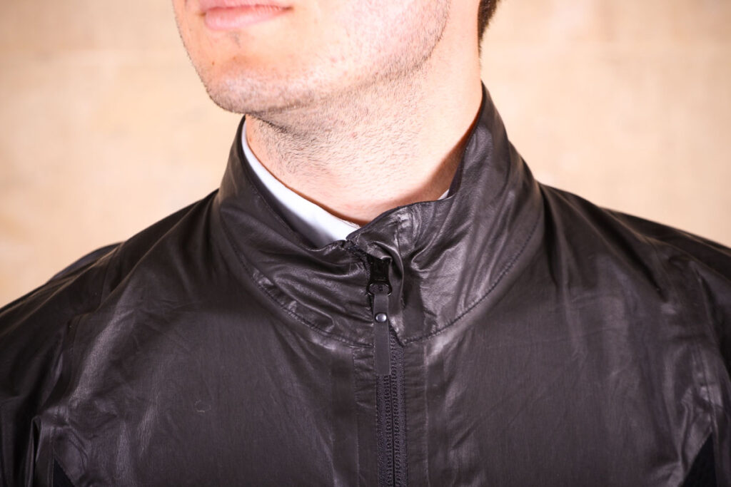 gore_c7_gore-tex_shakedry_stretch_jacket_-_collar.jpg