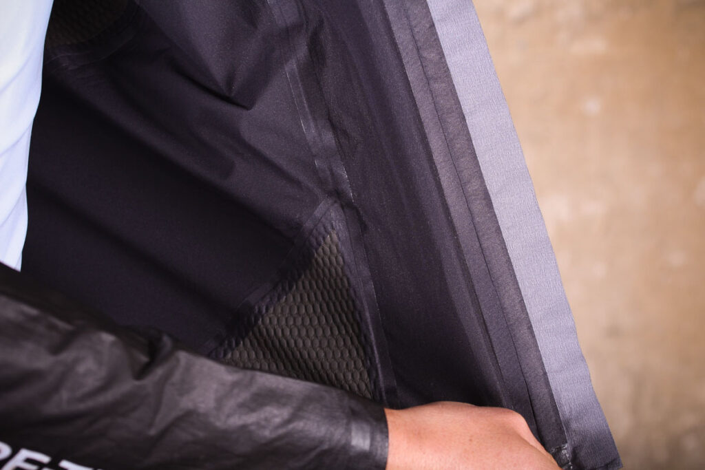 gore_c7_gore-tex_shakedry_stretch_jacket_-_taped_seams.jpg