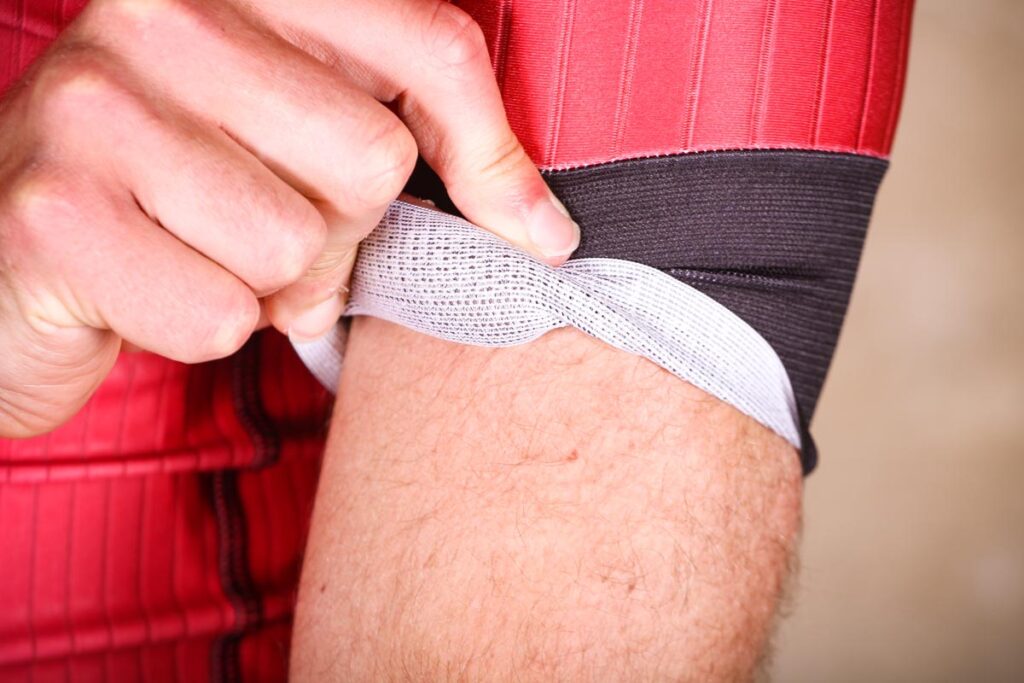 hommage_au_velo_bourlon_jersey_red_-_sleeve_gripper.jpg