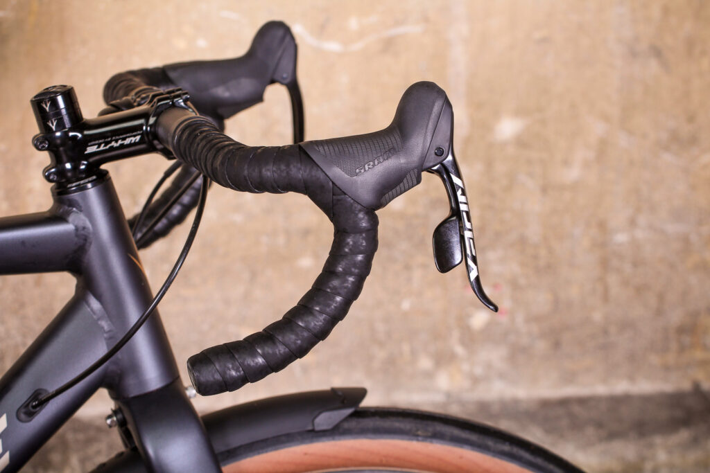 whyte_glencoe_-_bar_and_shifter.jpg