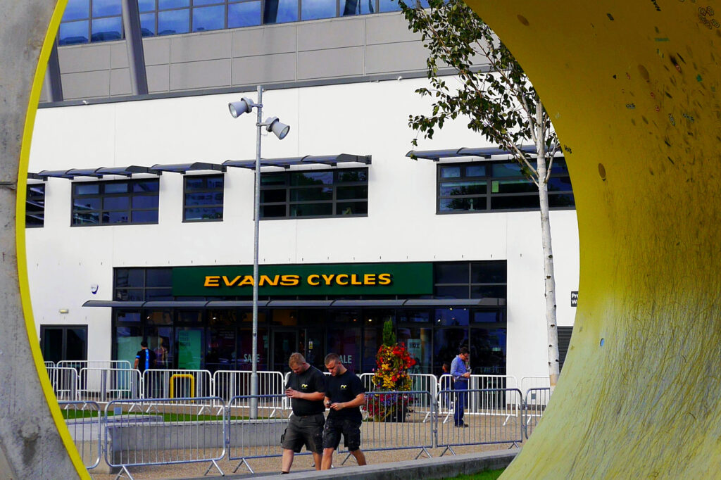 Evans Cycles, Manchester (CC BY 2.0 Smabs Sputzer:Flickr)