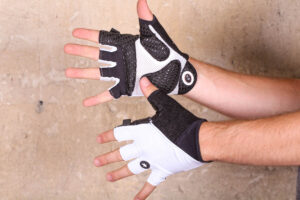 assos_summer_cycling_gloves.jpg