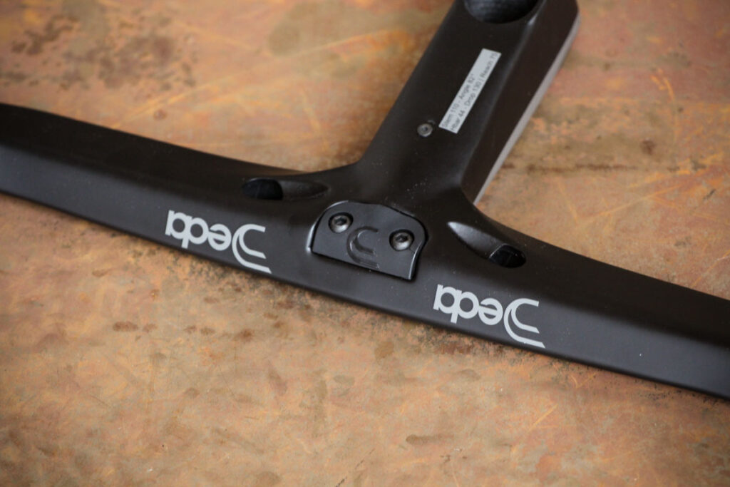 deda_elementi_alanera_bars_-_underside_detail.jpg