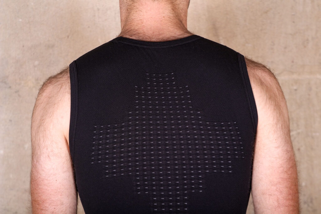 dhb_aeron_body_map_sleeveless_baselayer_-_shoulders.jpg