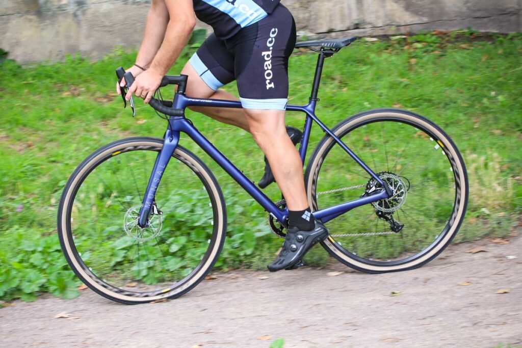 forme_monsal_rival_-_riding_4.jpg