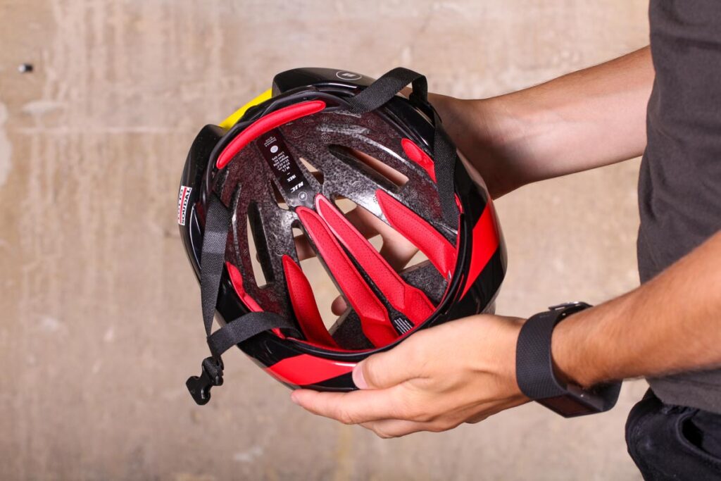 hjc_ibex_lotto_soudal_edition_helmet_-_inside.jpg