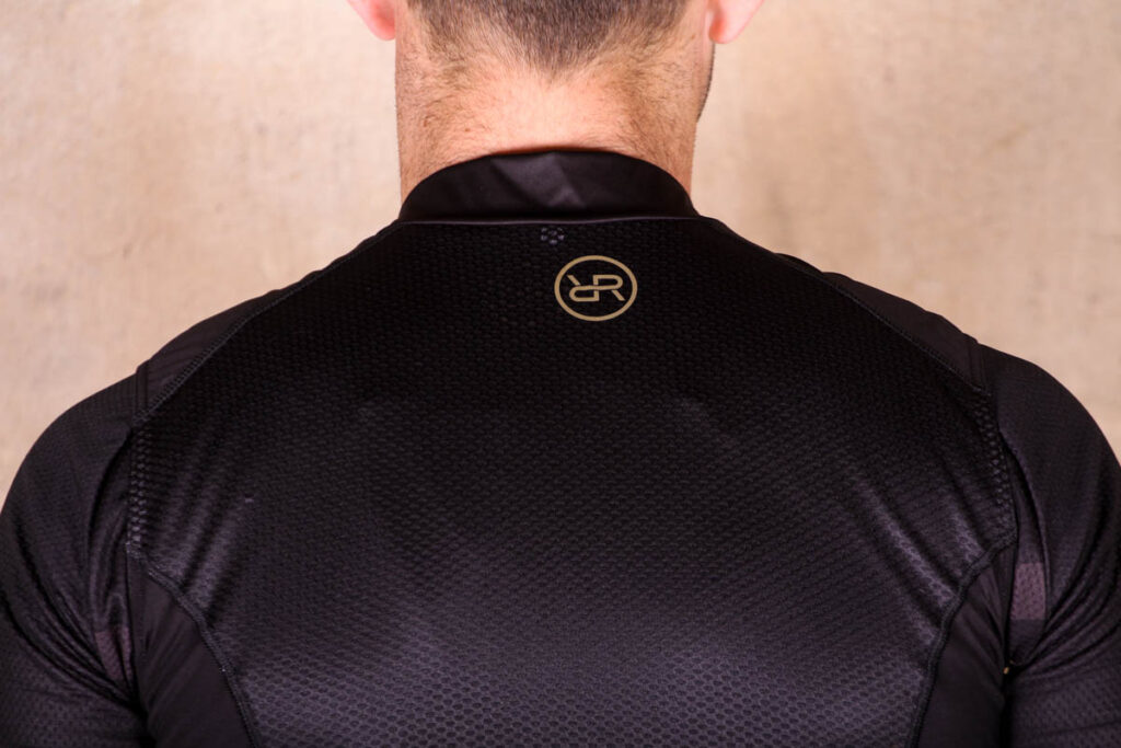 orro_bikes_cycling_gillet_-_shoulders.jpg