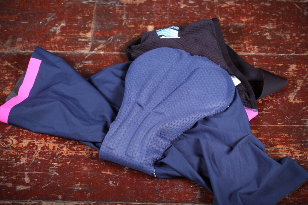 shimano_evolve_bib_shorts_-_pad.jpg