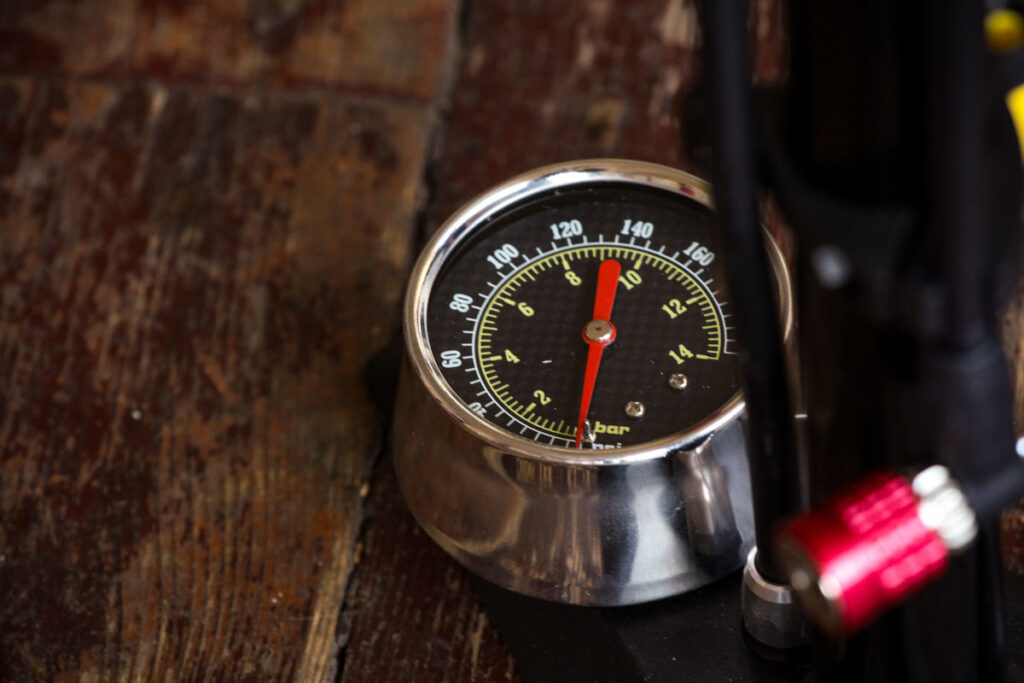 vel_air_flow_track_pump_-_gauge.jpg