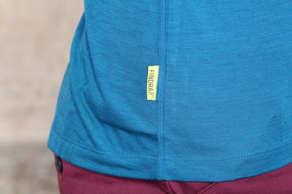 Findra Iona Merino-Lite Zip Neck Top – label.jpg