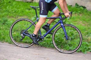 forme_monsal_rival_-_riding_1.jpg