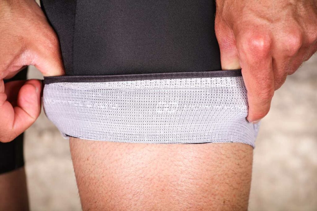 hommage_au_velo_booty_bib-shorts_black_-_cuff_gripper.jpg