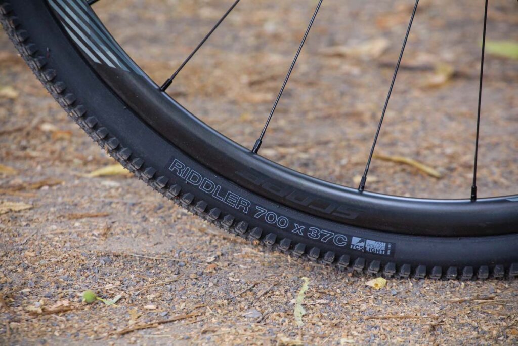 j_guillem_atalaya_-_tyre_and_rim.jpg