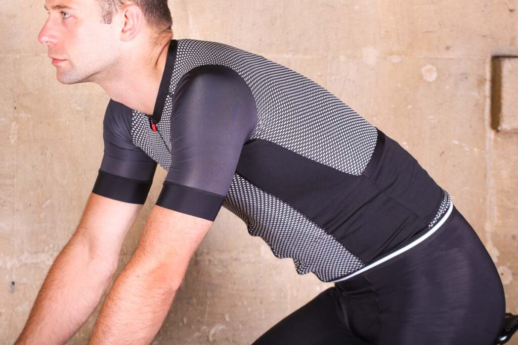 lusso_depart_climbers_jersey_-_riding.jpg