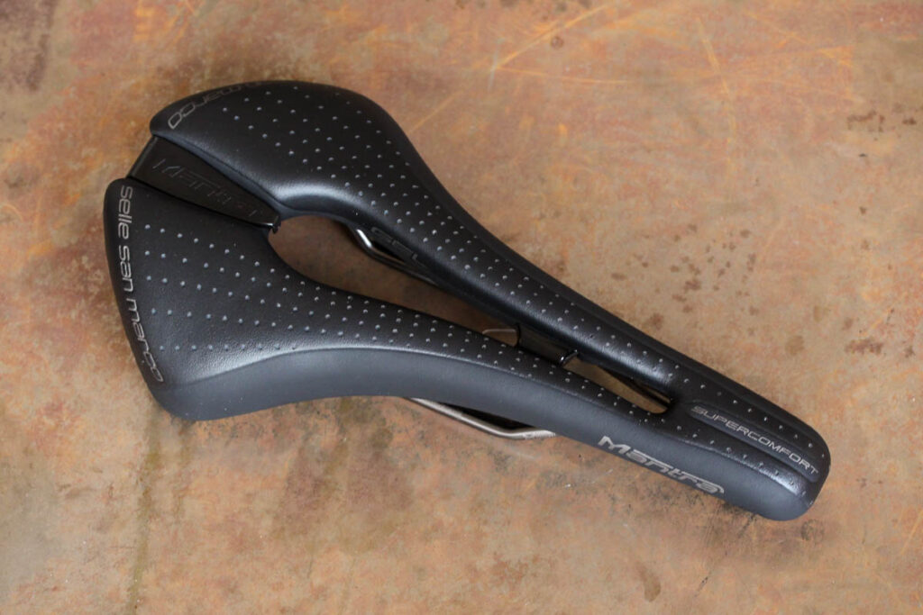 selle_san_marco_mantra_supercomfort_racing_saddle_-_top.jpg